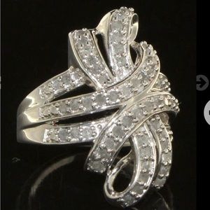 Beautiful 1.00 carat Diamond Ribbon ring